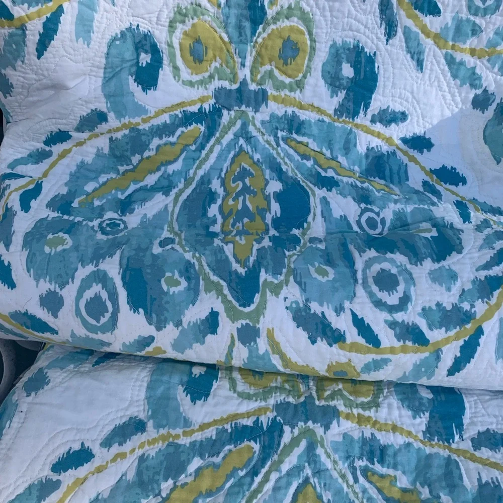 Dena Home Blue Dove Medallion Patterned Quilt